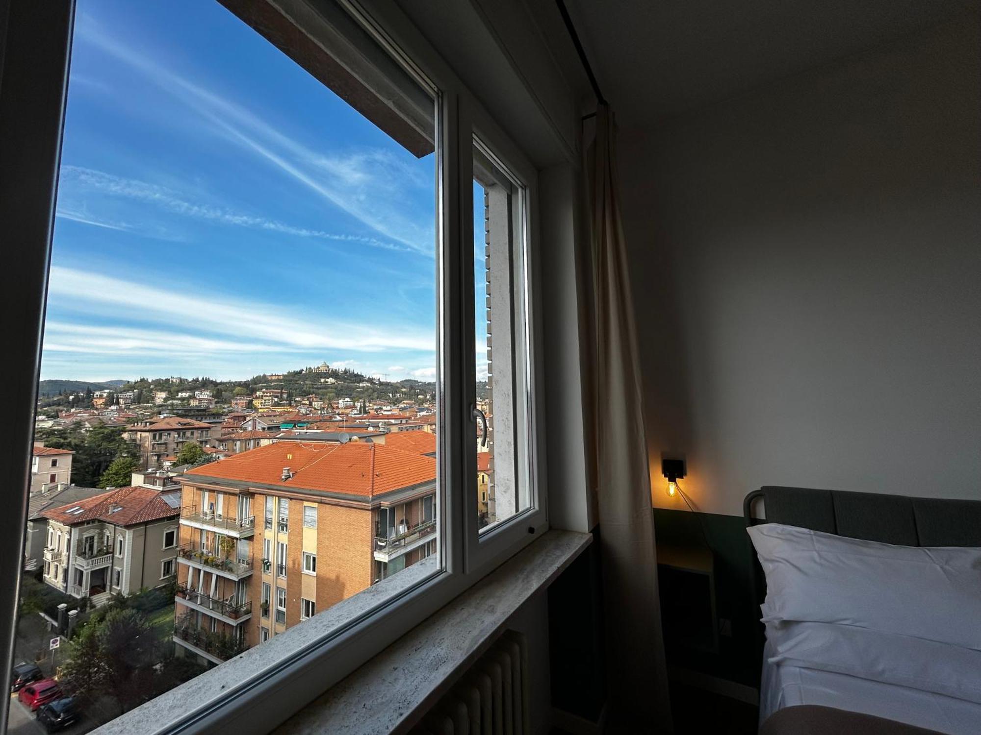 Apartament Big House-Private Parking-12" Walk From The Arena Werona Zewnętrze zdjęcie