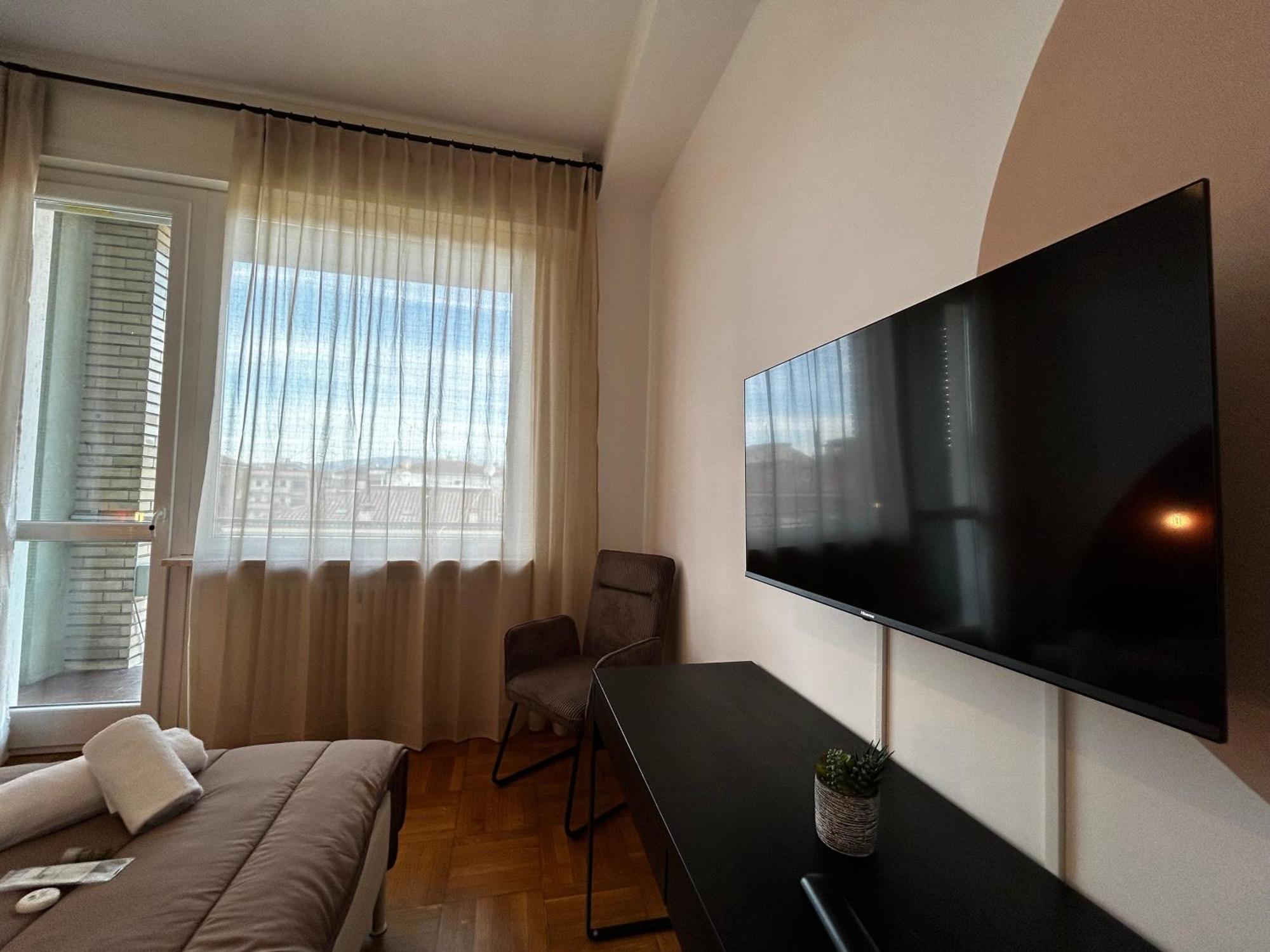 Apartament Big House-Private Parking-12" Walk From The Arena Werona Zewnętrze zdjęcie